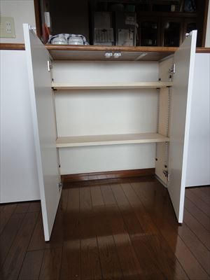 カウンター下を有効活用して収納を造作